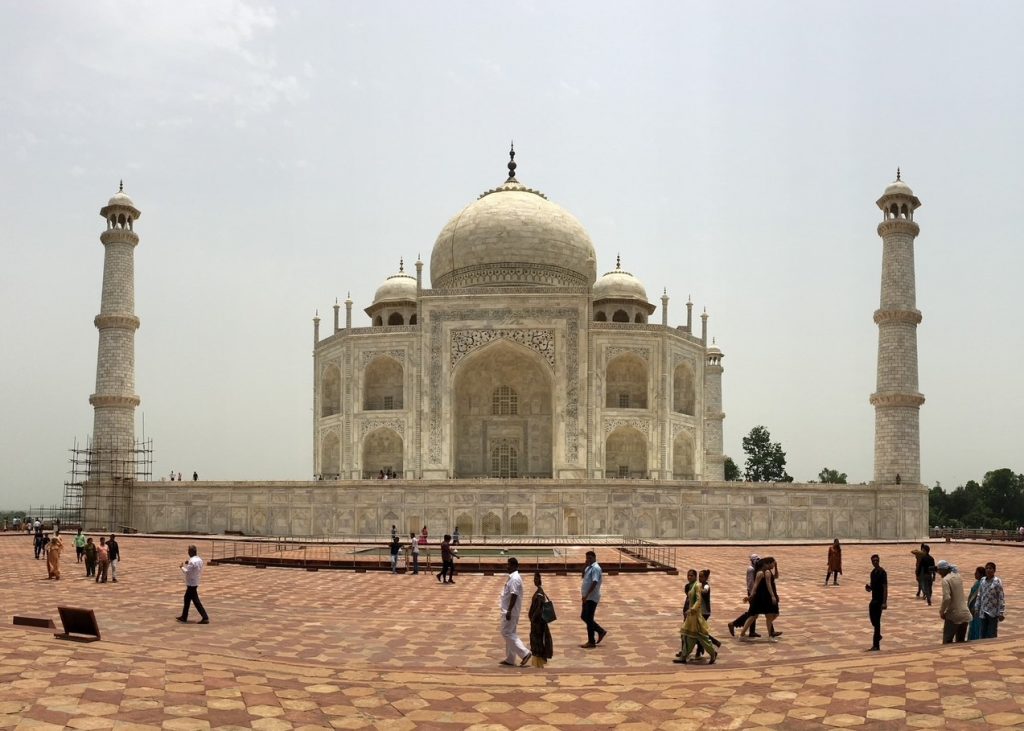 a panoramic view of the Taj Mahal from the side