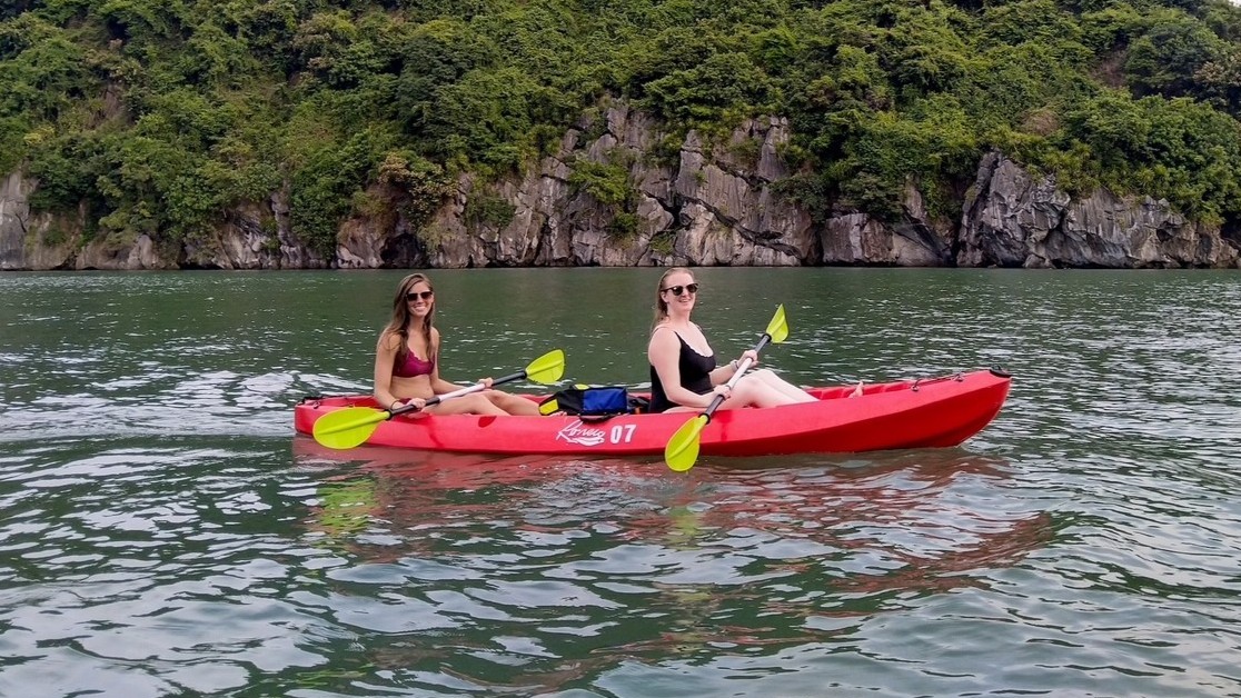An Amazing Overnight Cruise to Bai Tu Long Bay