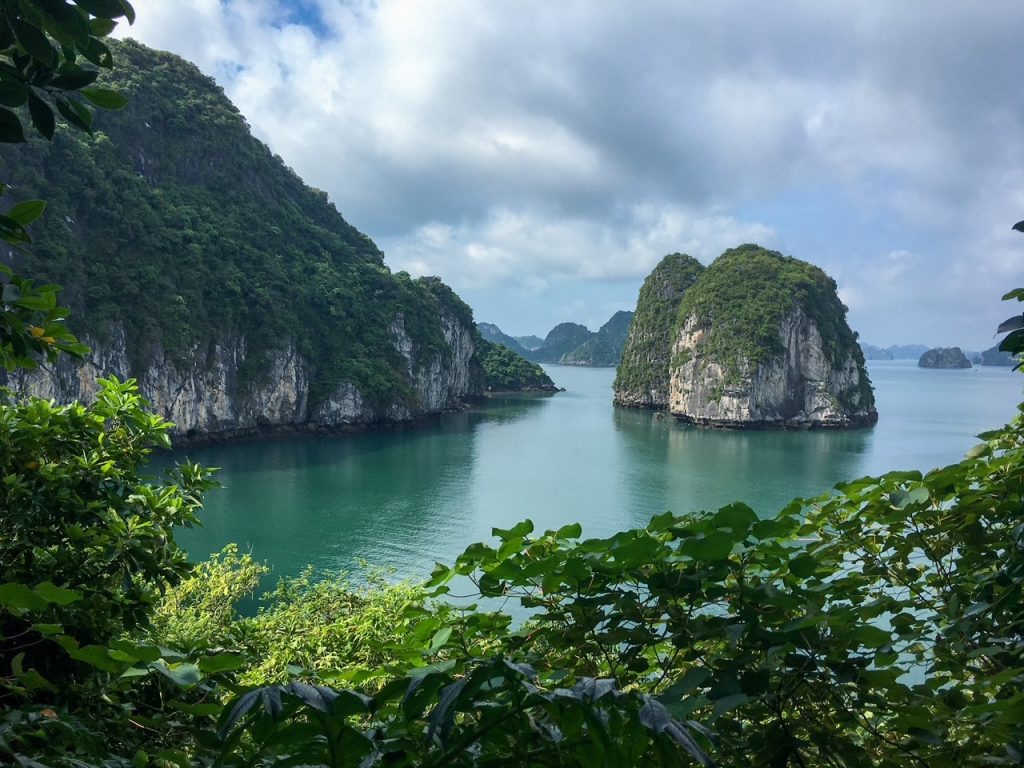 the view from the Thien Canh Son Cave entrance