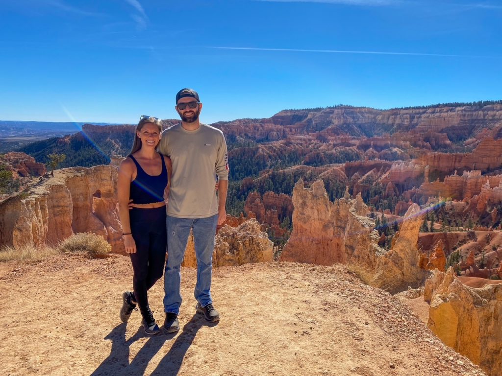 Sara and Tim hiking to Sunrise Point along the Figure-8 Combination route at Bryce Canyon