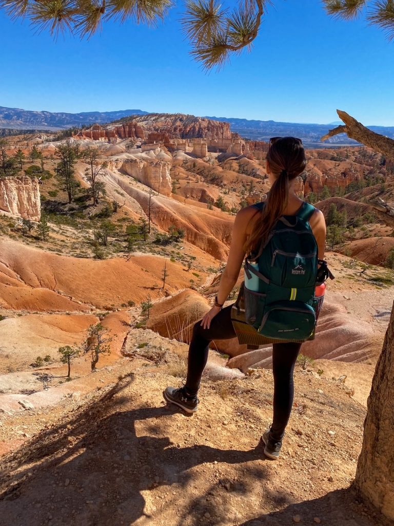 Sara with her backpack filled with hiking gear along the Figure-8 Combination route in Bryce Canyon National Park