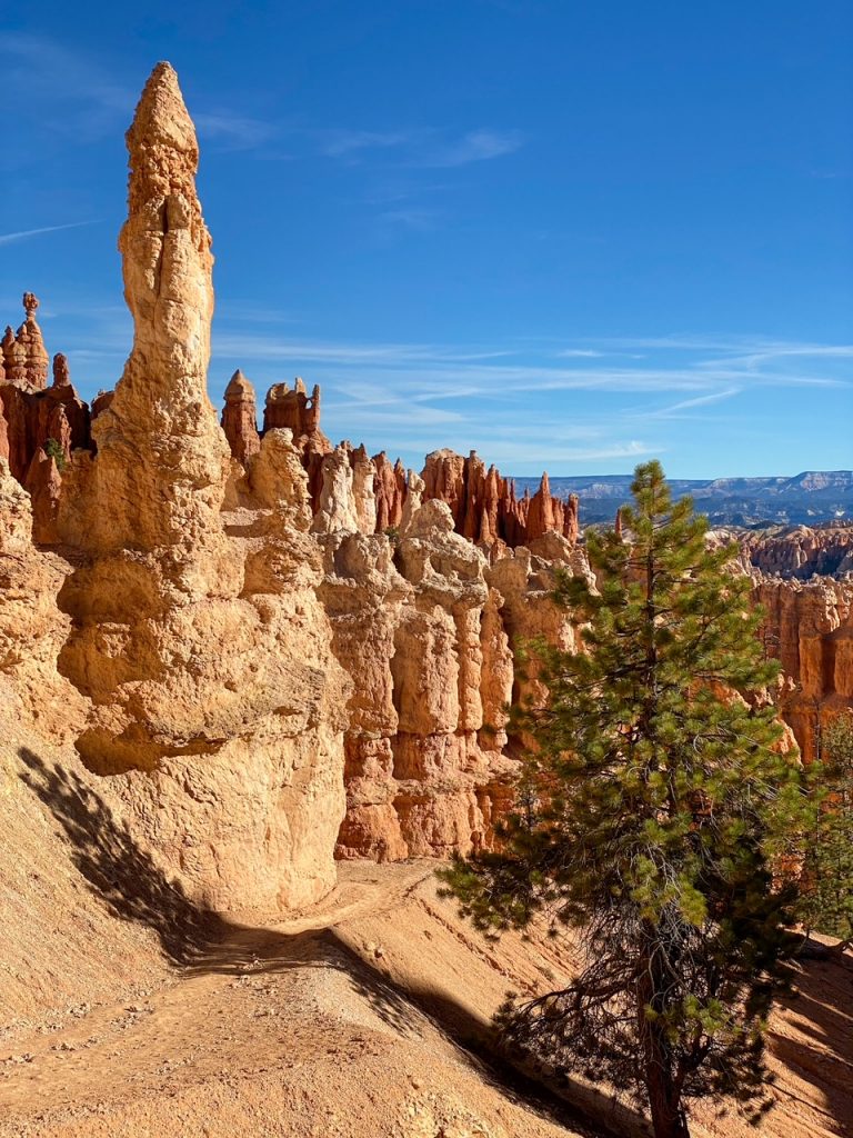 a tall pencil-shaped hoodoo along the Peekaboo Loop Trail in Bryce Canyon