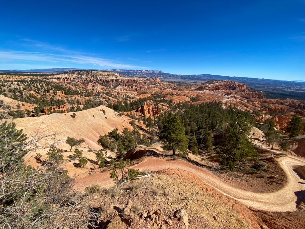 the start of the Queen's Garden Trail near Sunrise Point in Bryce Canyon