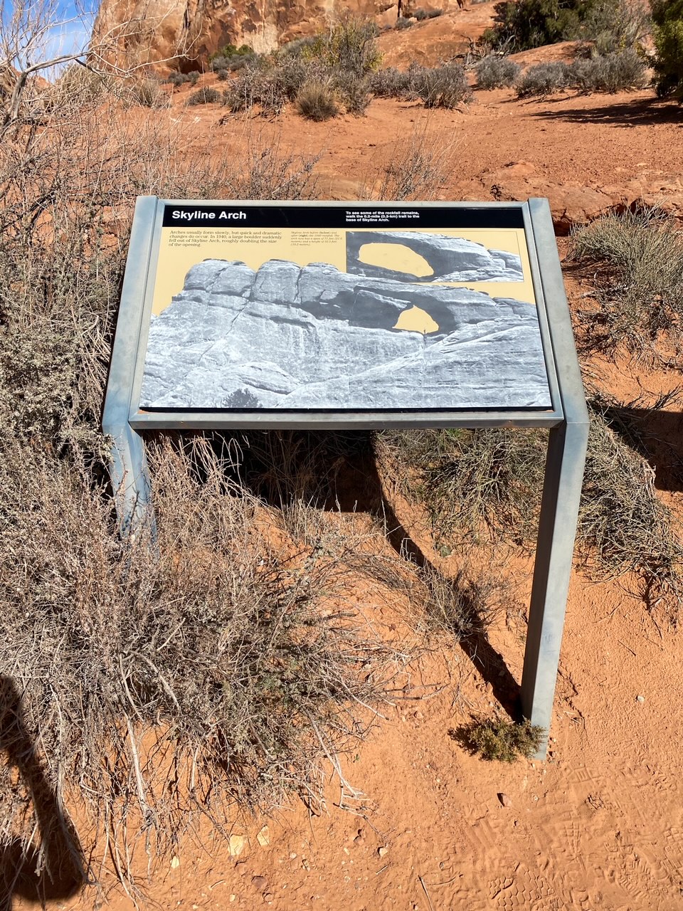 the trailhead sign for Skyline Arch