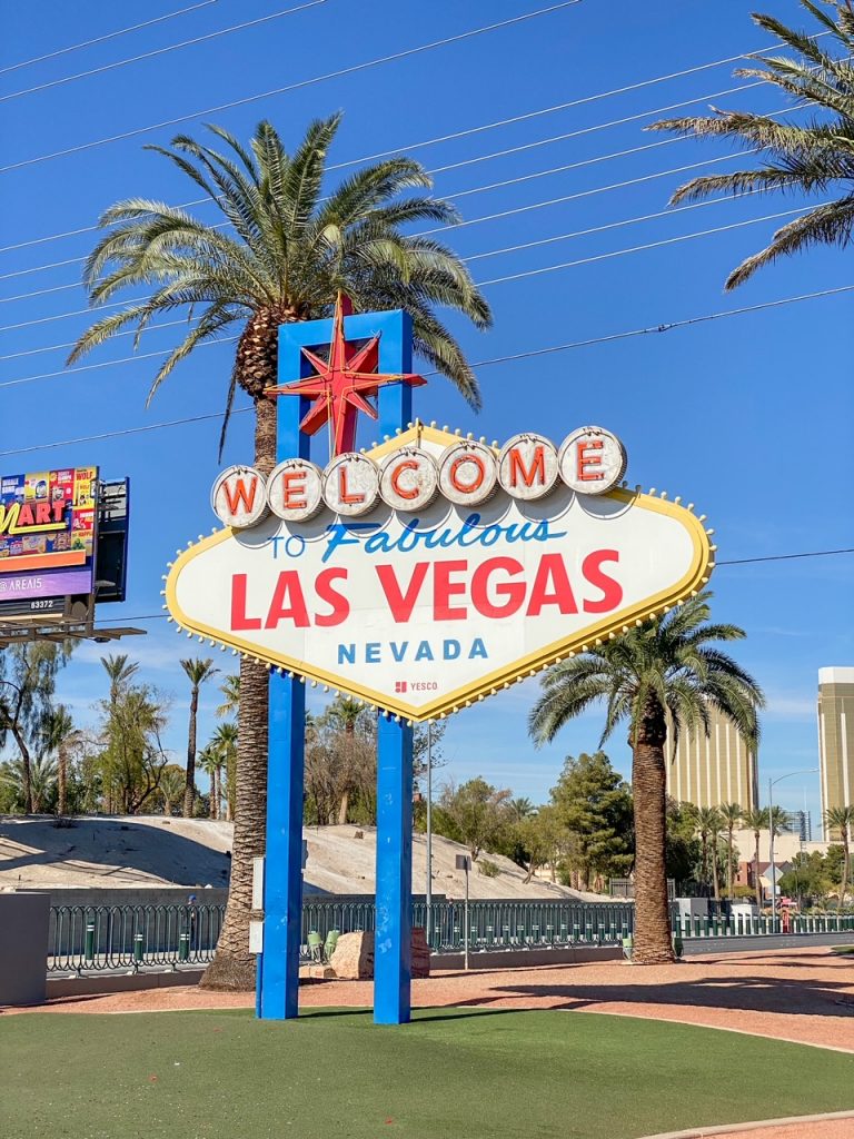 Welcome to Fabulous Las Vegas sign