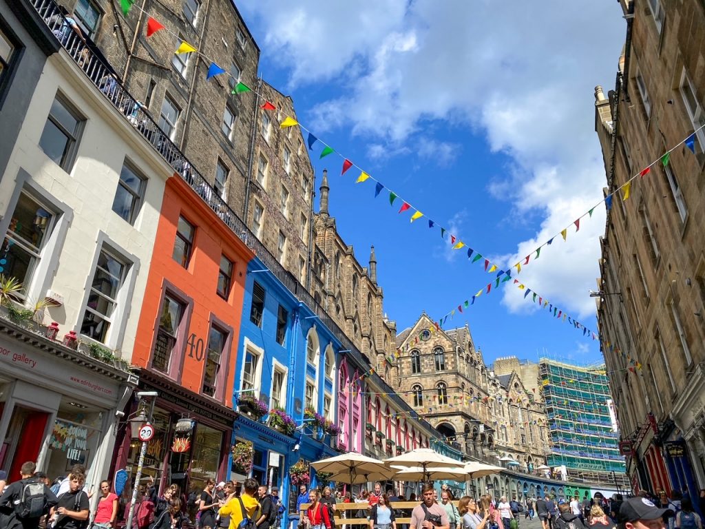 Crowds on Victoria Street in Edinburgh in the summer
