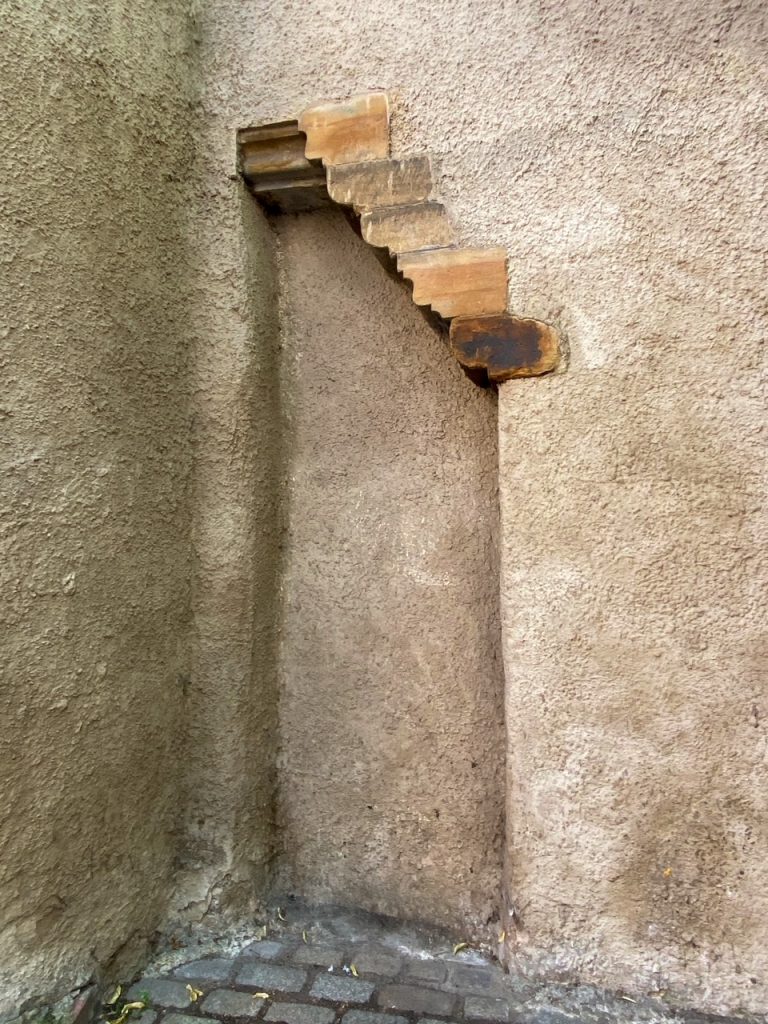 the stairs in Edinburgh were built with one noticeably shorter riser to ward off burglars