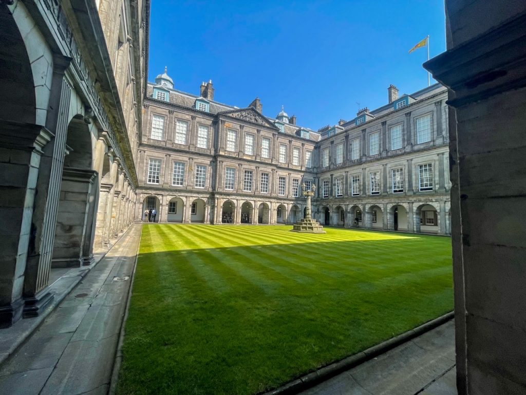 Holyroodhouse Garden in Edinburgh