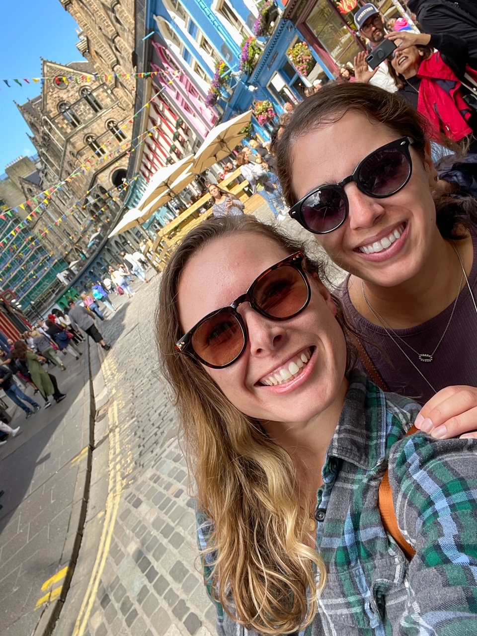 Kelsey and Stephanie on the first of our free walking tours in Edinburgh
