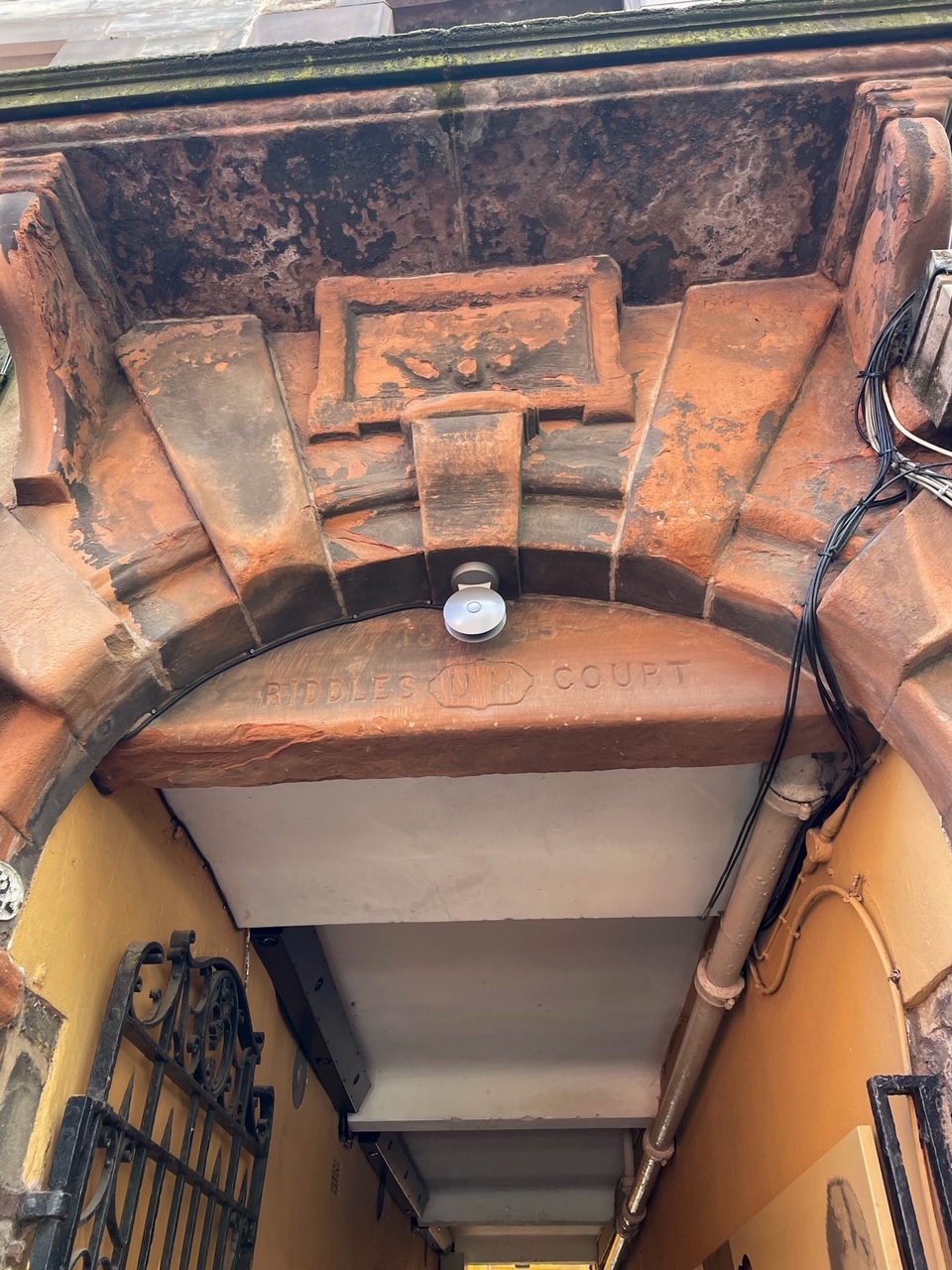 the entrance to Riddle's Court, another stop on the first of our free walking tours in Edinburgh