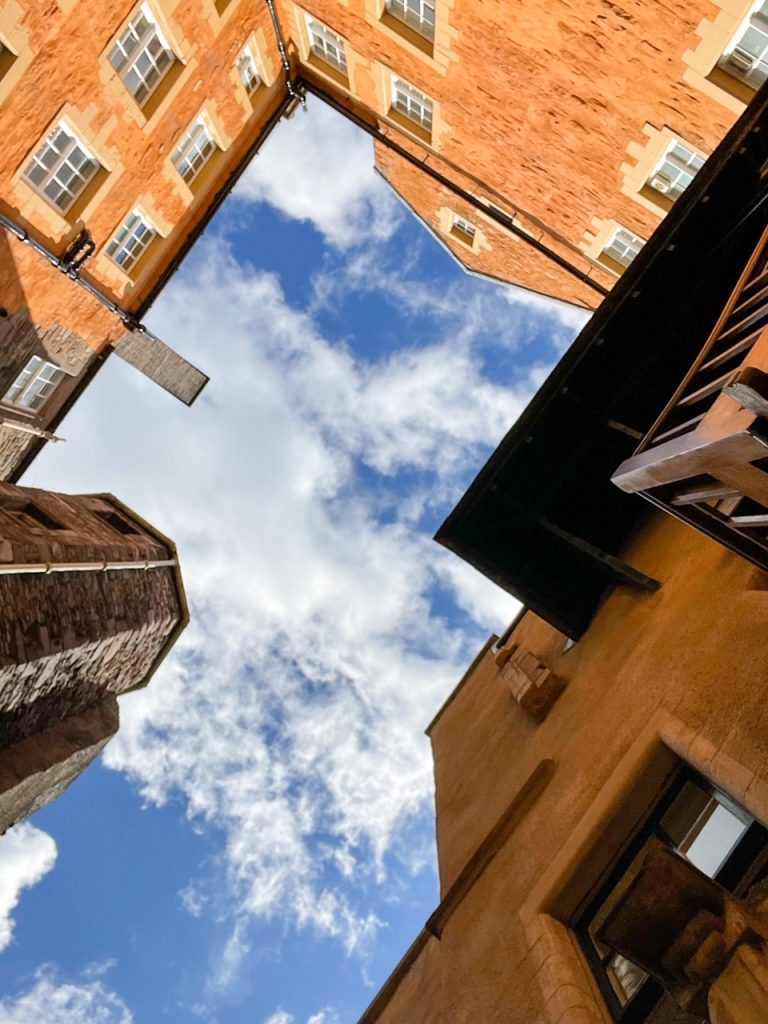 Two Fun and Free Walking Tours in Edinburgh - Travel A-Broads