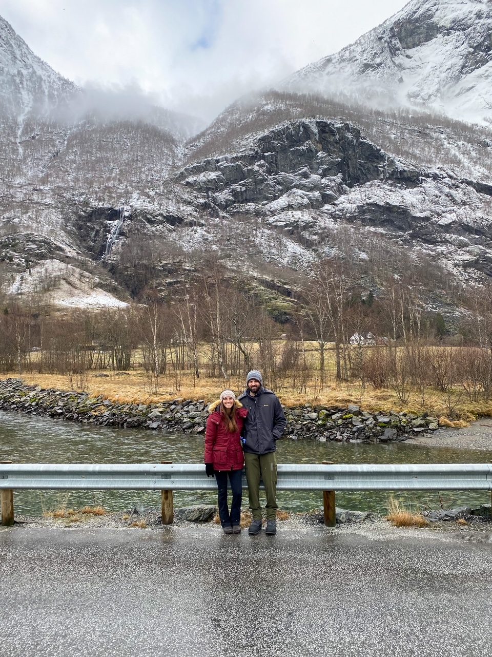 Sara & Tim hiking through the Flåm Valley