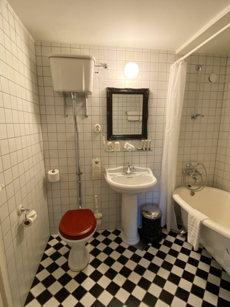 the bathroom at the Fretheim Hotel
