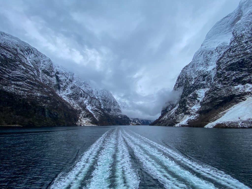 view from behind the boat on the fjord cruise to Flam