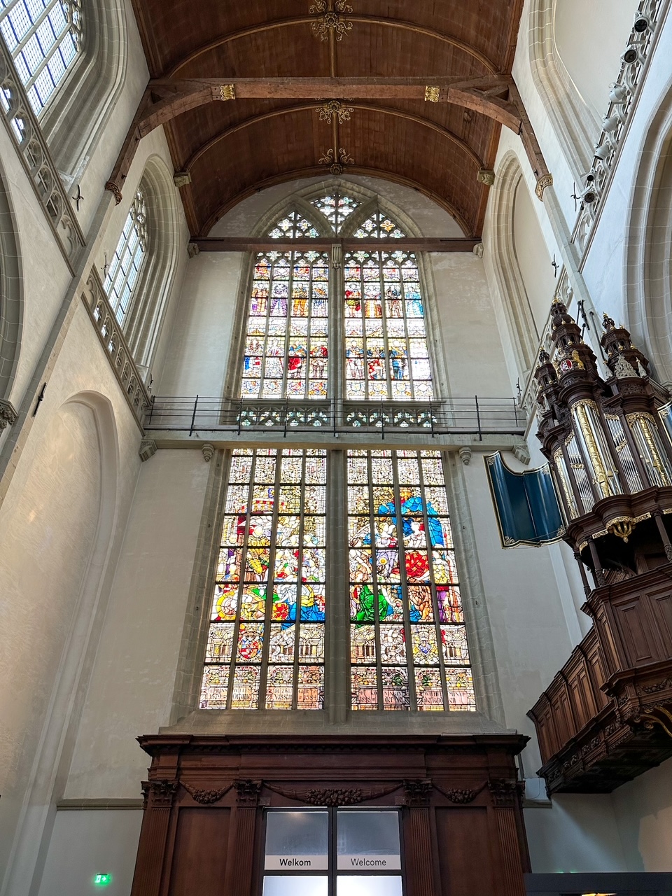 stained glass inside De Nieuwe Kerk