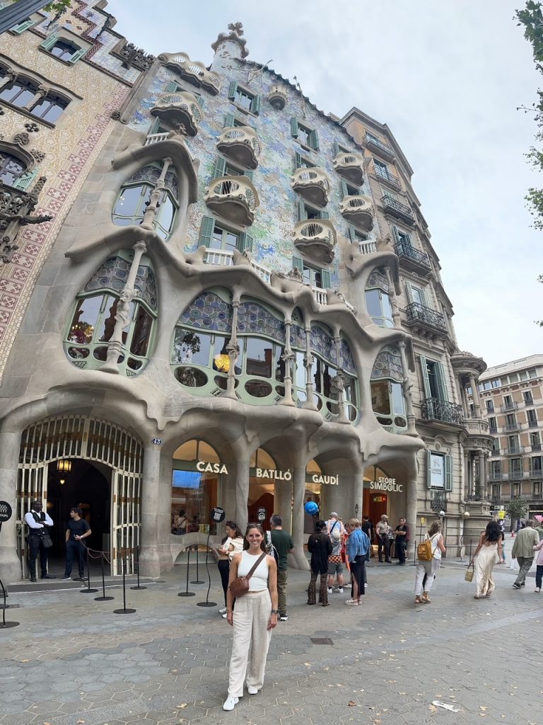 Sara in front of Casa Batllo