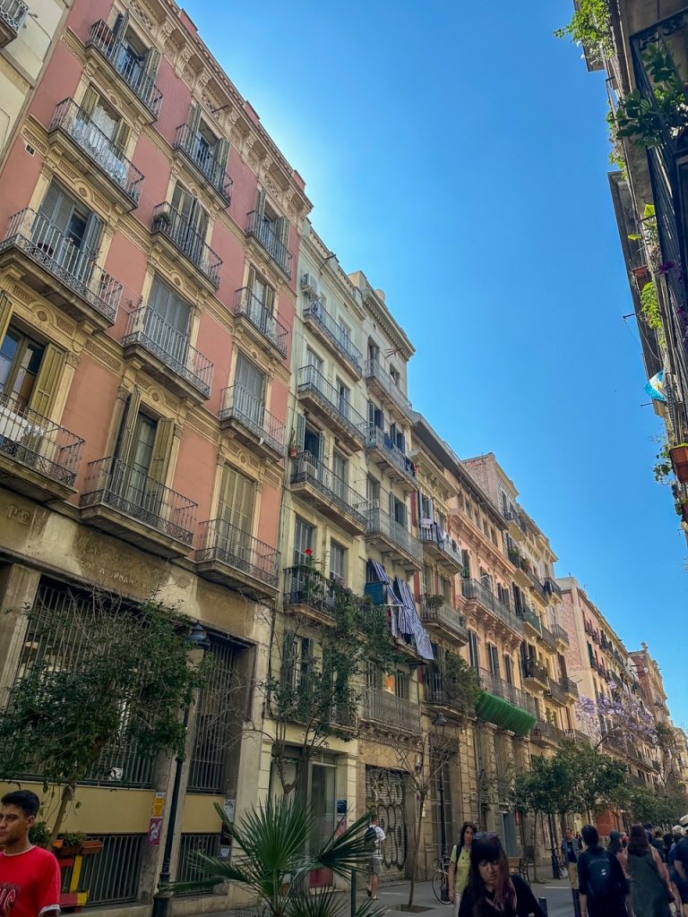 exploring Barcelona in the summer on a free walking tour