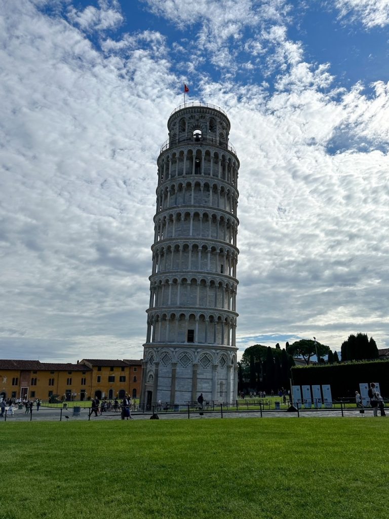 the iconic Leaning Tower of Pisa is the top thing to see during your day trip from Florence to Pisa