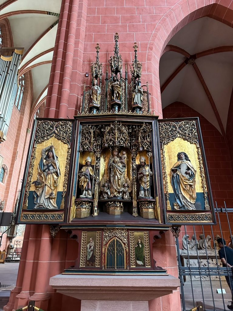 inside the Frankfurt Cathedral