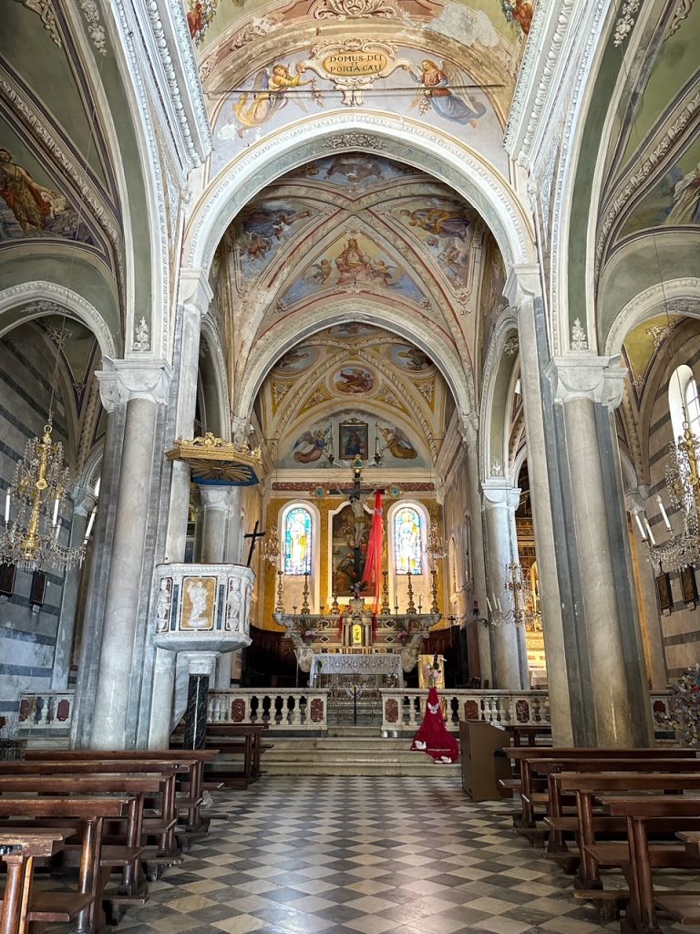 inside Chiesa di San Pietro in Corniglia