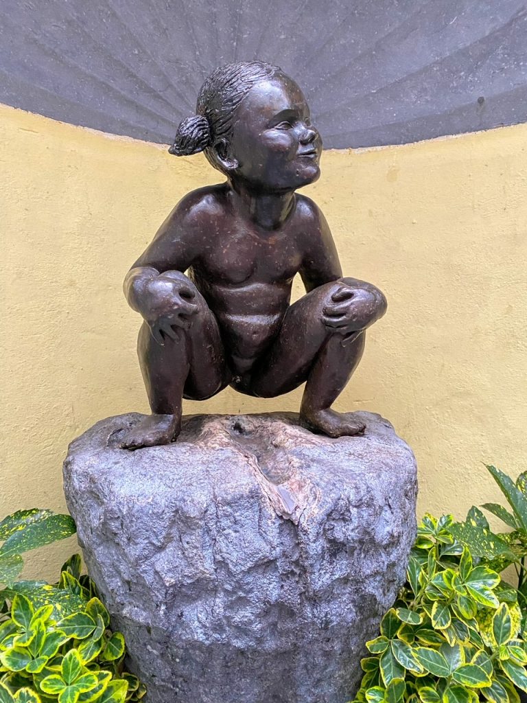 Jeanneke Pis, a lesser known statue in Brussels, Belgium