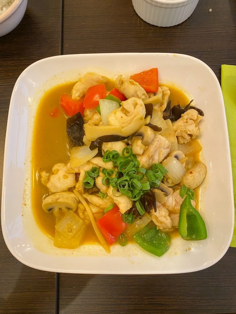 Yellow curry at Pho18 in Brussels
