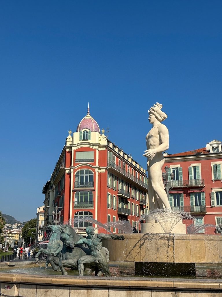 the Fountain du Soleil from the side