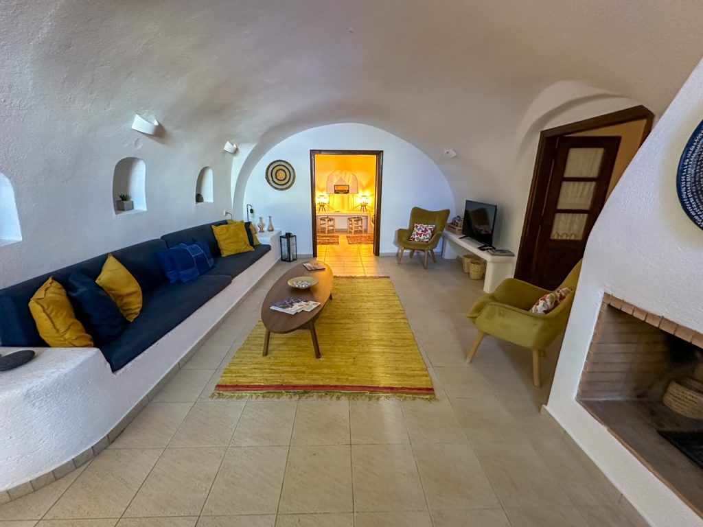 sitting area at Anedosa Cave House in Megalochori