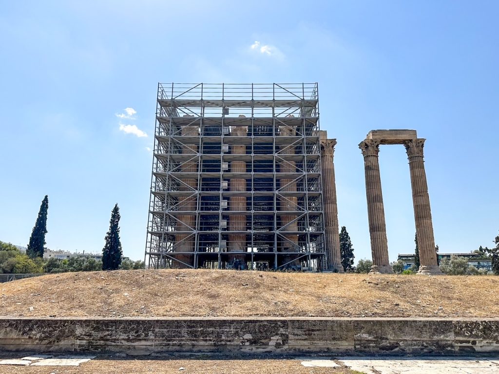 the remains of the Temple of Olympian Zeus, a must-see during your 3 days in Athens