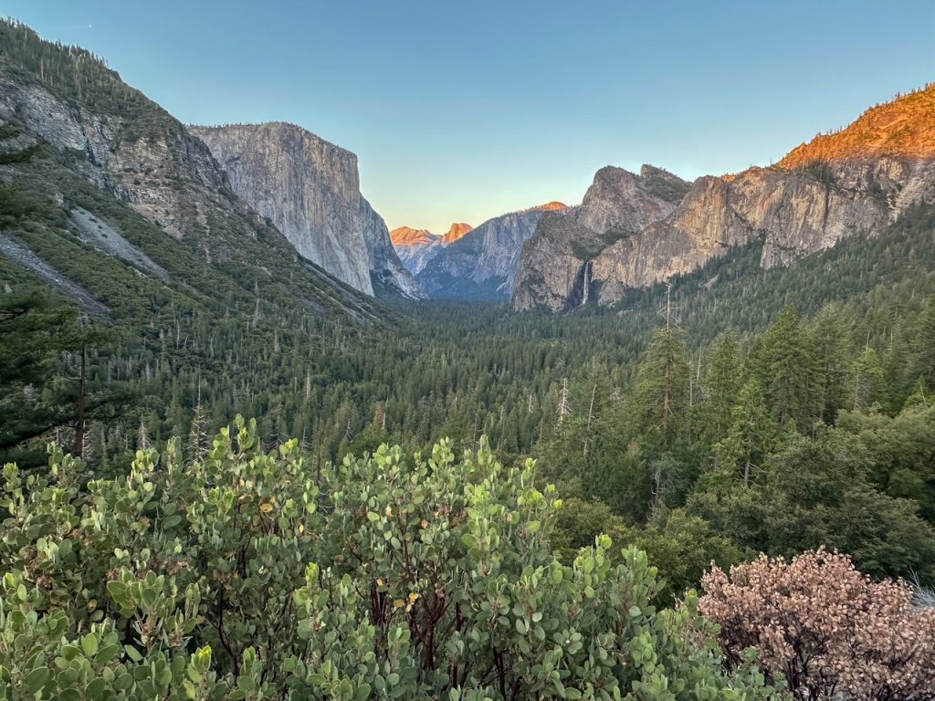 the sunset at Tunnel View in Yosemite National Park, a must-do on your 3-day Yosemite itinerary