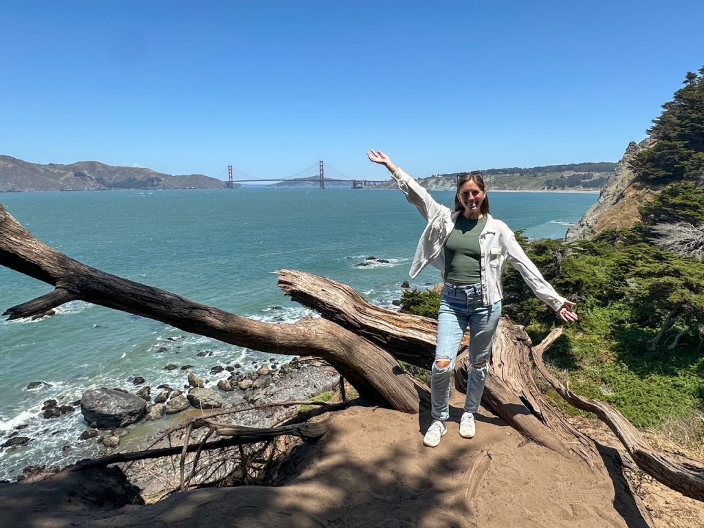 Sara presenting the Golden Gate Bridge on the Lands End Trail in San Francisco