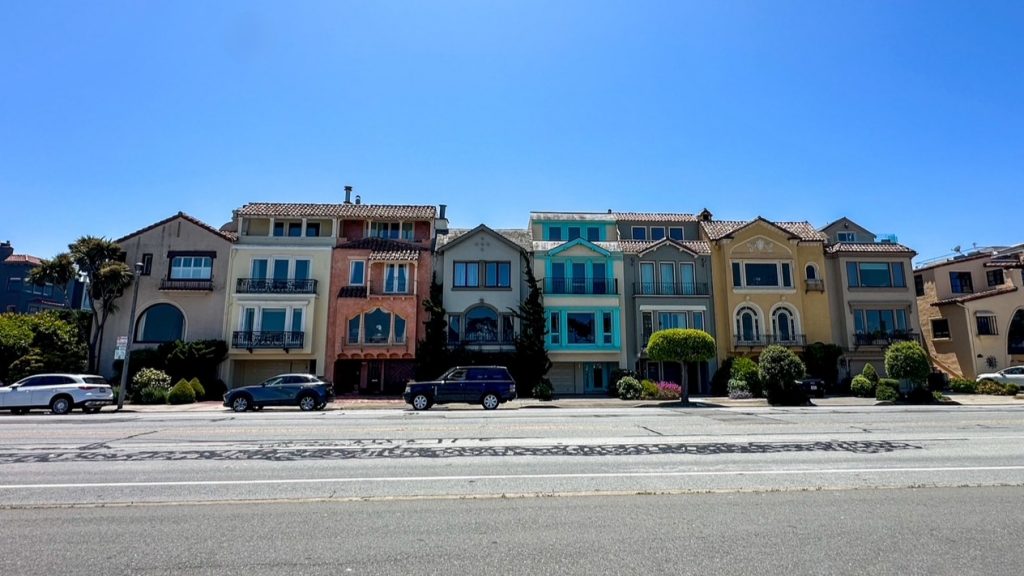 some pastel-colored homes lining the street in the Marina District of San Francisco