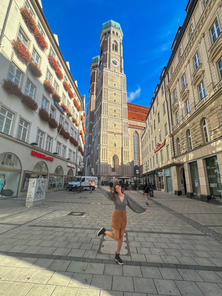 Sara posing in front of the Frauenkirche during her 3 days in Munich