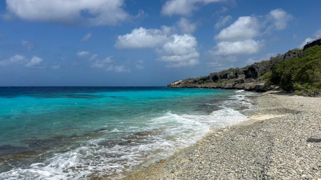 turquoise blue water at the popular 1000 Steps diving spot in Bonaire